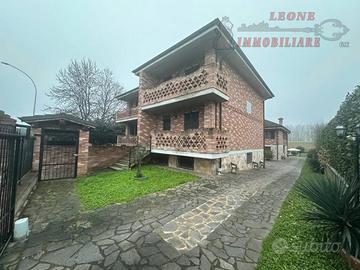 Villa di 180 m² con 4 locali a Spessa