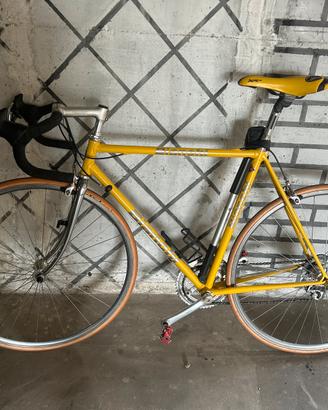 Bicicletta bianchi da corsa vintage 23’