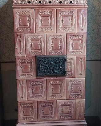Antica stufa in maiolica