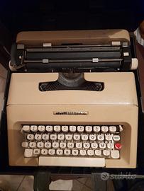 Macchina da scrivere olivetti