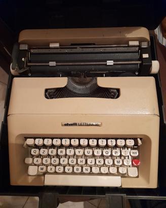 Macchina da scrivere olivetti