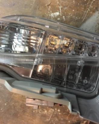 Faro diurno Toyota prius plus prima versione