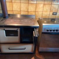cucina a legna con forno e cappa aspirante