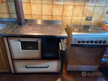 cucina a legna con forno e cappa aspirante