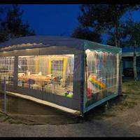 Roulotte con veranda e struttura