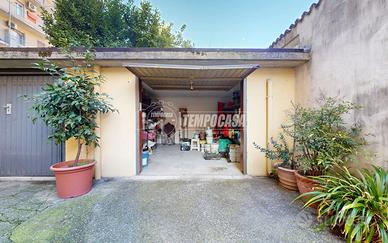 Garage in Viale Bligny, Valletta Paiolo