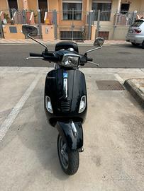 Vespa nera