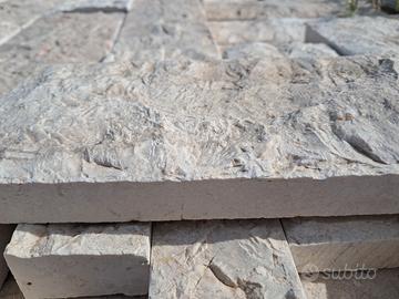 Rivestimenti in Bugnato di Marmo di Orosei 