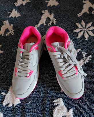 Scarpe da donna mai usate