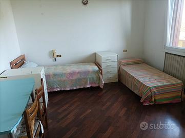 Posto in doppia x RAGAZZA STUDENTE