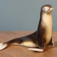 Statuetta porcellana smaltata foca Royal Dux