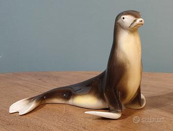 Statuetta porcellana smaltata foca Royal Dux