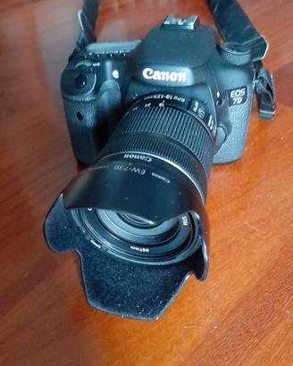 CANON EOS 7 D con OBIETTIVO EFS 18-135 STM e PARAL