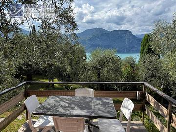 Villa di 154 m² con 5 locali e box auto a Brenzone