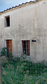 Antica casa campidanese da ristrutturare