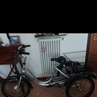 triciclo tre ruote elettrico