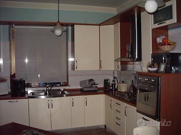 Cucina laccata completa di elettrodomestici smeg