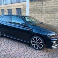 Volkswagen Polo GTI 2.0 TSI DSG 200 CV 18”