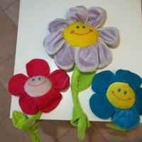 Fiori di stoffa con faccine a gambo modificabile