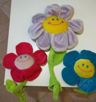 Fiori di stoffa con faccine a gambo modificabile