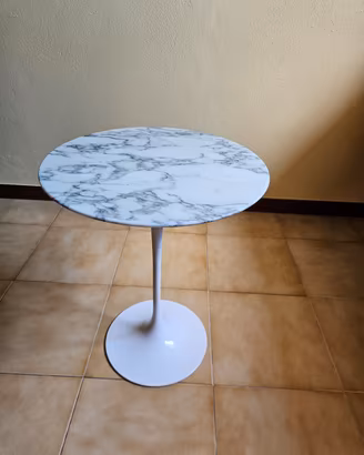 Tavolo Saarinen Base bianco Top Marmo Arabescato