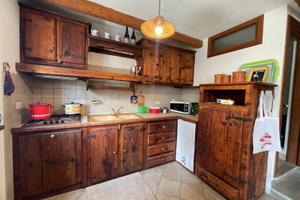 Grande casa in montagna con giardino