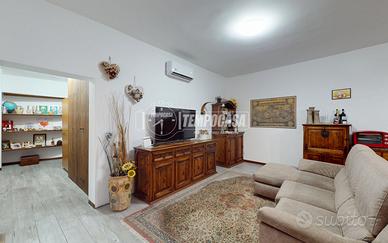 Quattrolocali completamente ristrutturato in centr