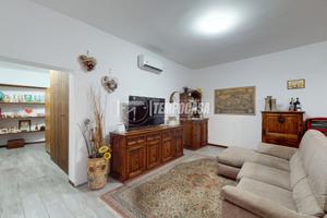 Quattrolocali completamente ristrutturato in centr