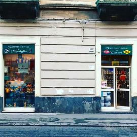 Attività pluriennale ferramenta sulla via Umberto