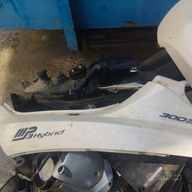 Piaggio MP3 Hybrid  300cc ANNO 2011 RICAMBI USATI
