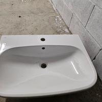 Lavabo ideal standard sospeso.