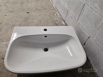 Lavabo ideal standard sospeso.
