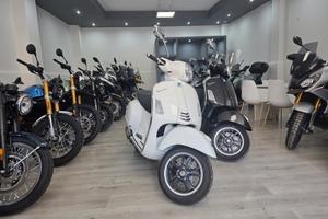 Piaggio Vespa 300 GTS