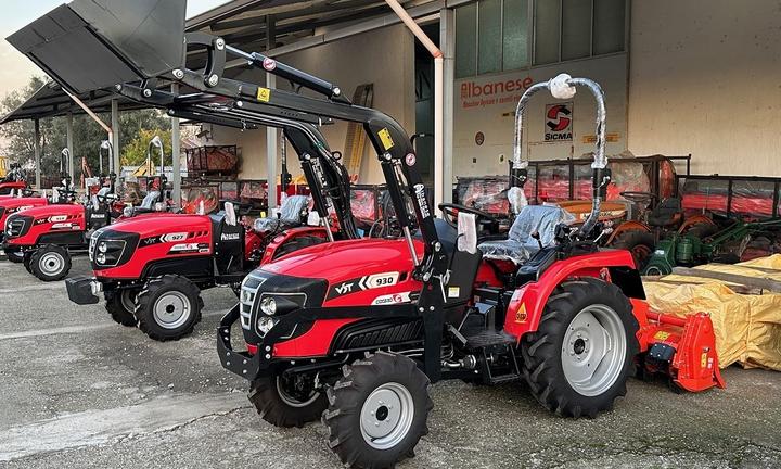 Trattore Cosmo Vst930 con caricatore frontale