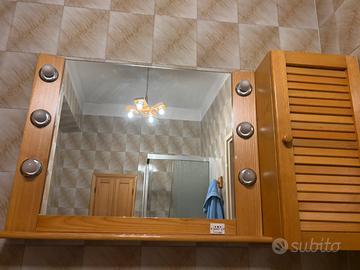 Set bagno vintage in legno con specchio e luce