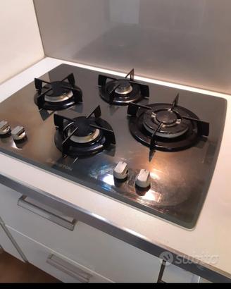 piano cottura in vetro Ariston