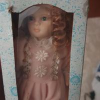 Bambola in porcellana vestito rosa Porcelain doll