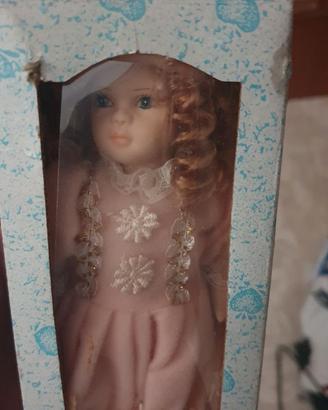 Bambola in porcellana vestito rosa Porcelain doll