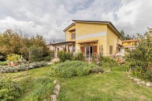 PORZIONE DI BIFAMILIARE A RONCIGLIONE