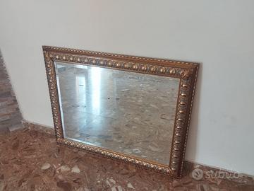 Specchio con cornice in legno