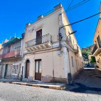 Palazzetto Singolo su 2 Livelli con Garage