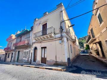 Palazzetto Singolo su 2 Livelli con Garage