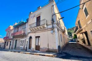 Palazzetto Singolo su 2 Livelli con Garage
