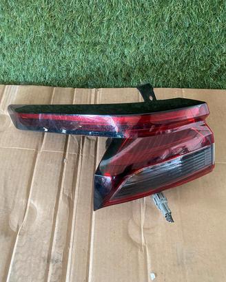 fanale stop posteriore sinistro Nissan Qashqai J12