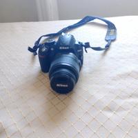 Fotocamera digitale nikon D3100 con obbiettivo
