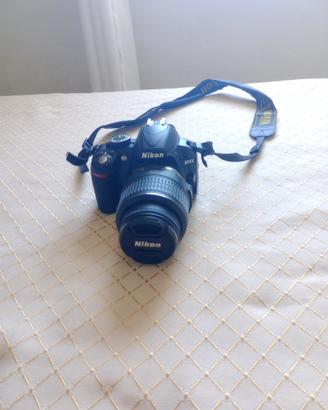 Fotocamera digitale nikon D3100 con obbiettivo