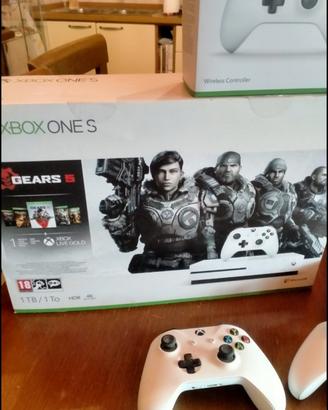 Xbox One s 1 tb +2 joystick
