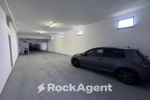 POSSIBILITÀ DI PARCHEGGIARE FINO A 6 AUTO!