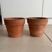 Due vasi in terracotta diametri 16cm