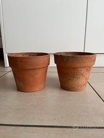 Due vasi in terracotta diametri 16cm